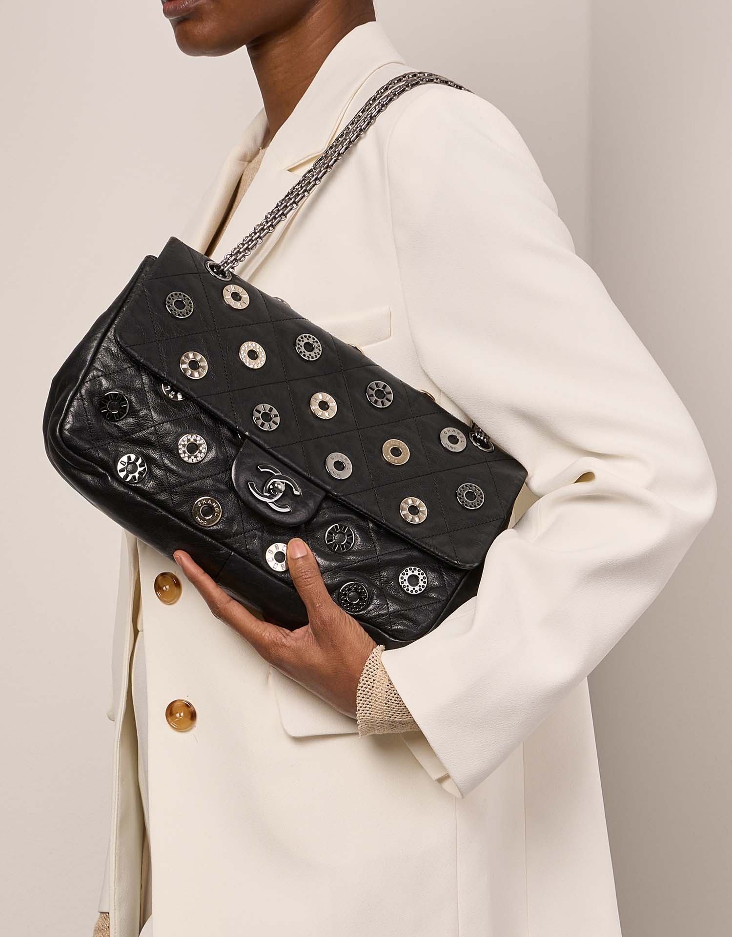 Pre-owned Chanel bag Timeless Medium Chevre Black Black Model | Sell your designer bag on Saclab.com
