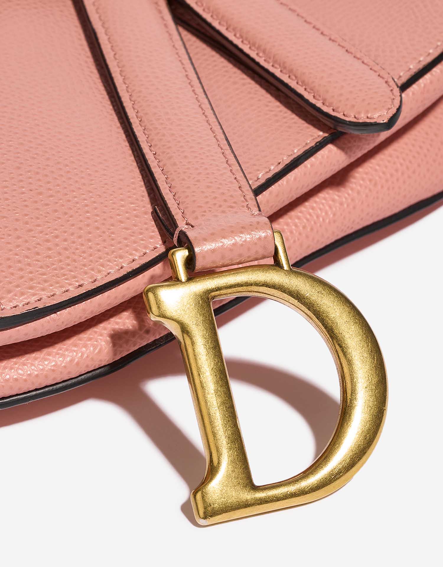 Dior Saddle Mini Pink Closing System  | Sell your designer bag on Saclab.com