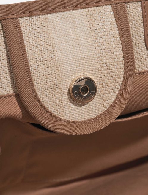 Chanel Deauville Medium Beige Système de fermeture | Vendez votre sac de créateur sur Saclab.com