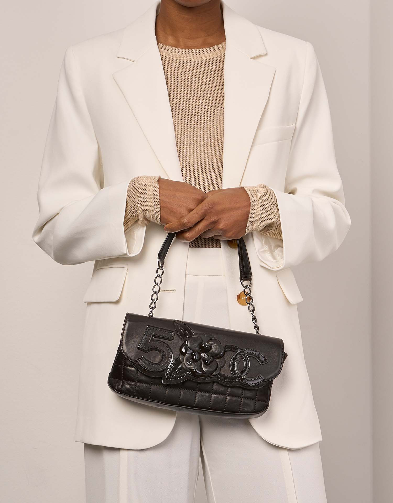 Pre-owned Chanel bag Baguette Medium Lamb Brown Brown Model | Sell your designer bag on Saclab.com