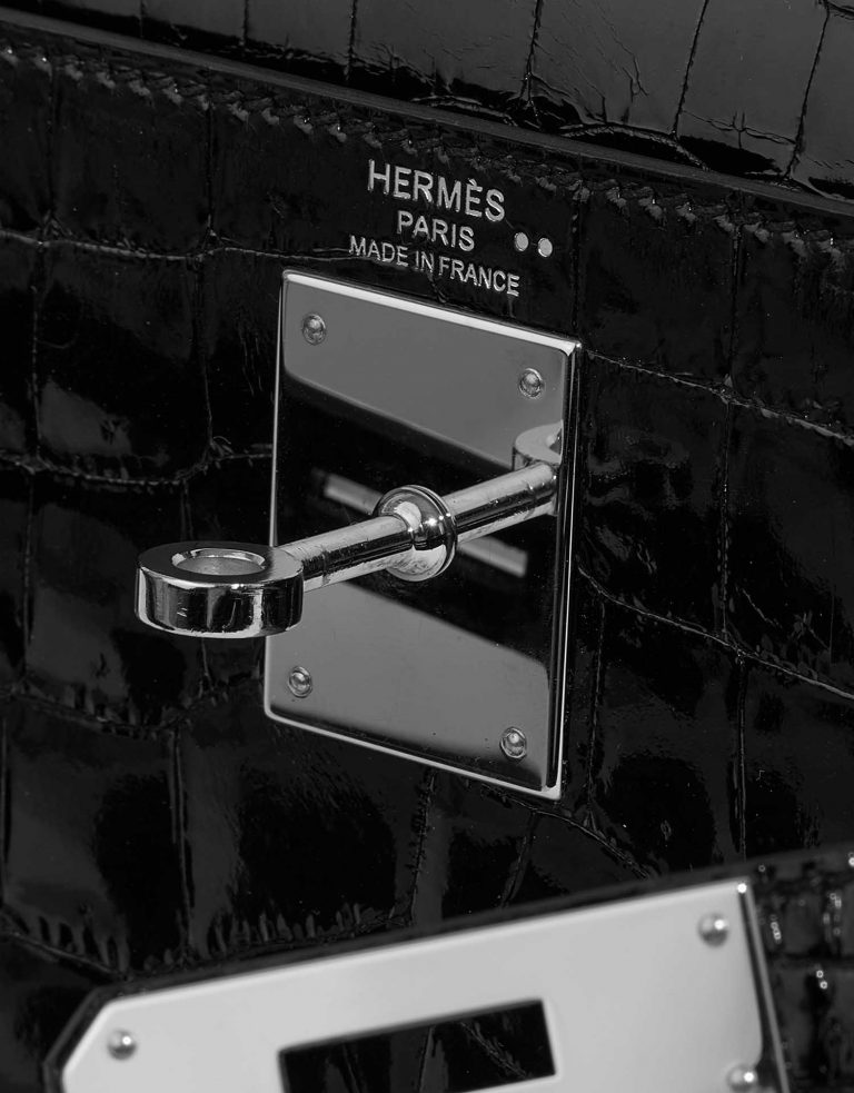 Hermès Kelly 28 Black Logo  | Sell your designer bag on Saclab.com