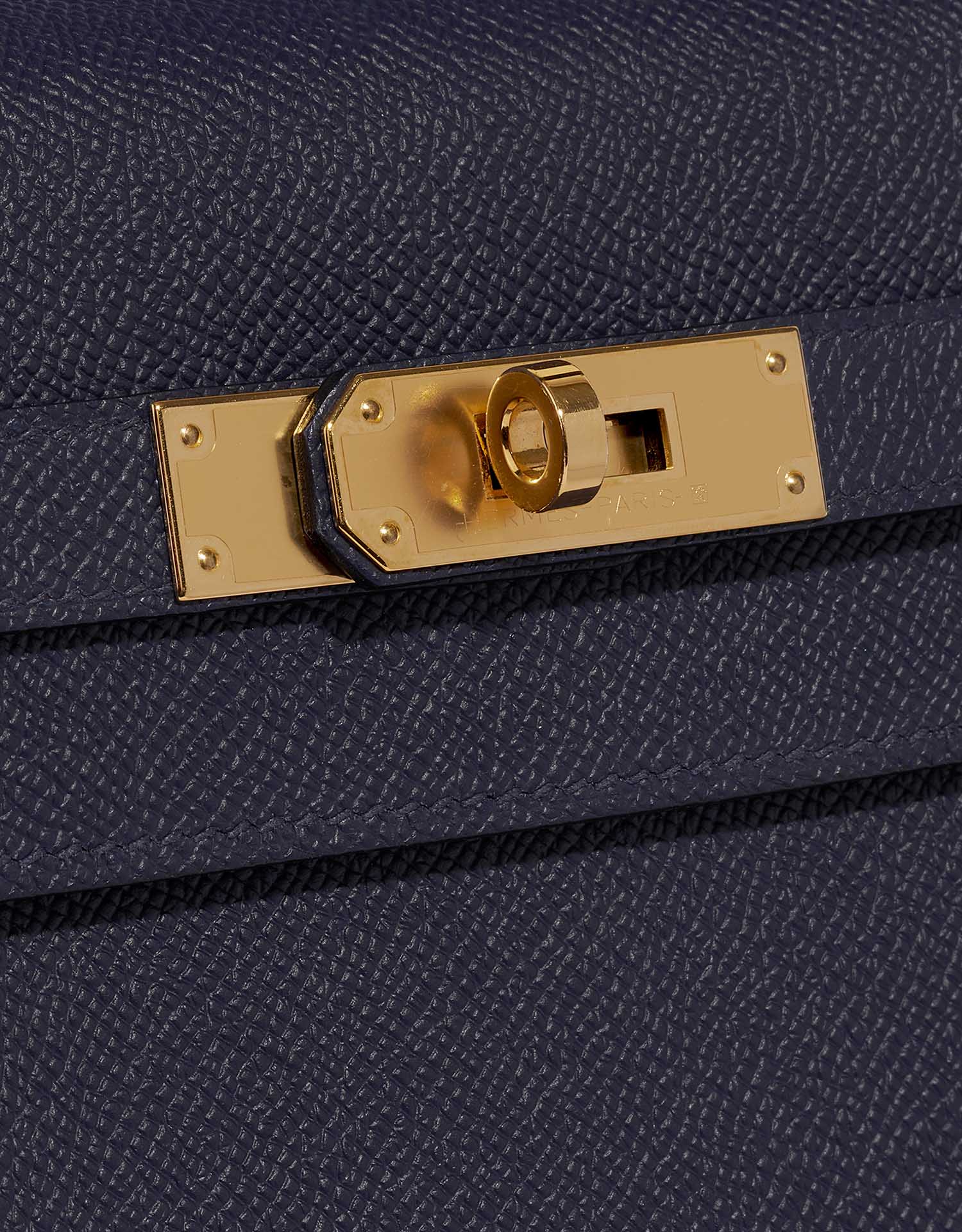 Hermès Kelly 35 BleuSaphir-Geranium Closing System  | Sell your designer bag on Saclab.com