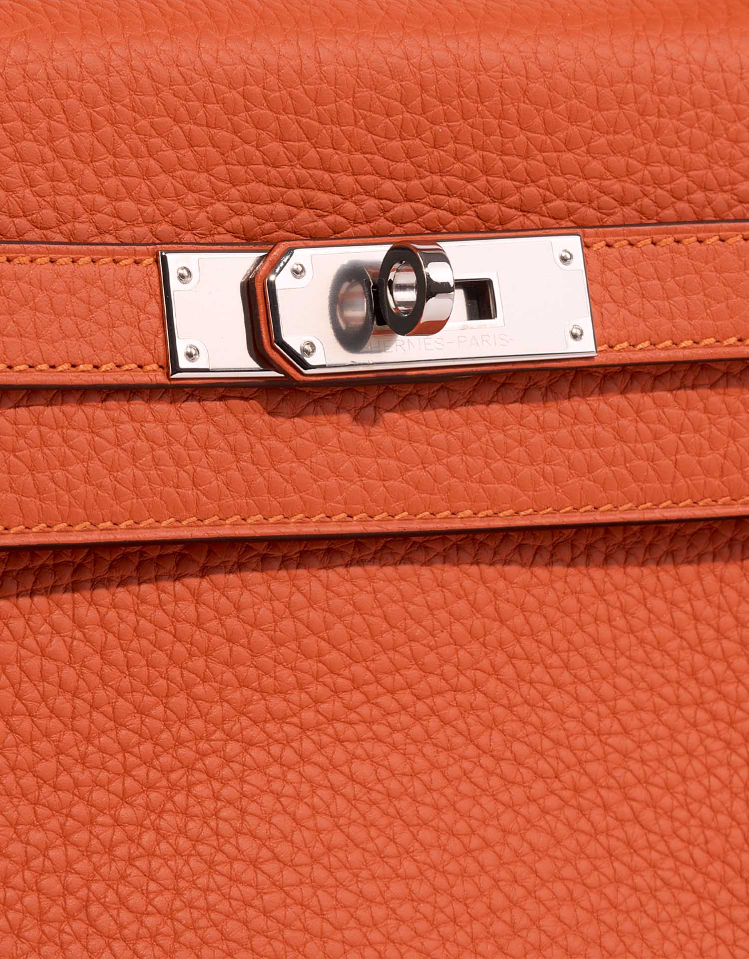 Hermès Kelly 28 Feu Verschluss-System | Verkaufen Sie Ihre Designer-Tasche auf Saclab.com