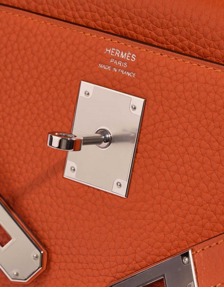 Hermès Kelly 28 Feu Logo  | Sell your designer bag on Saclab.com