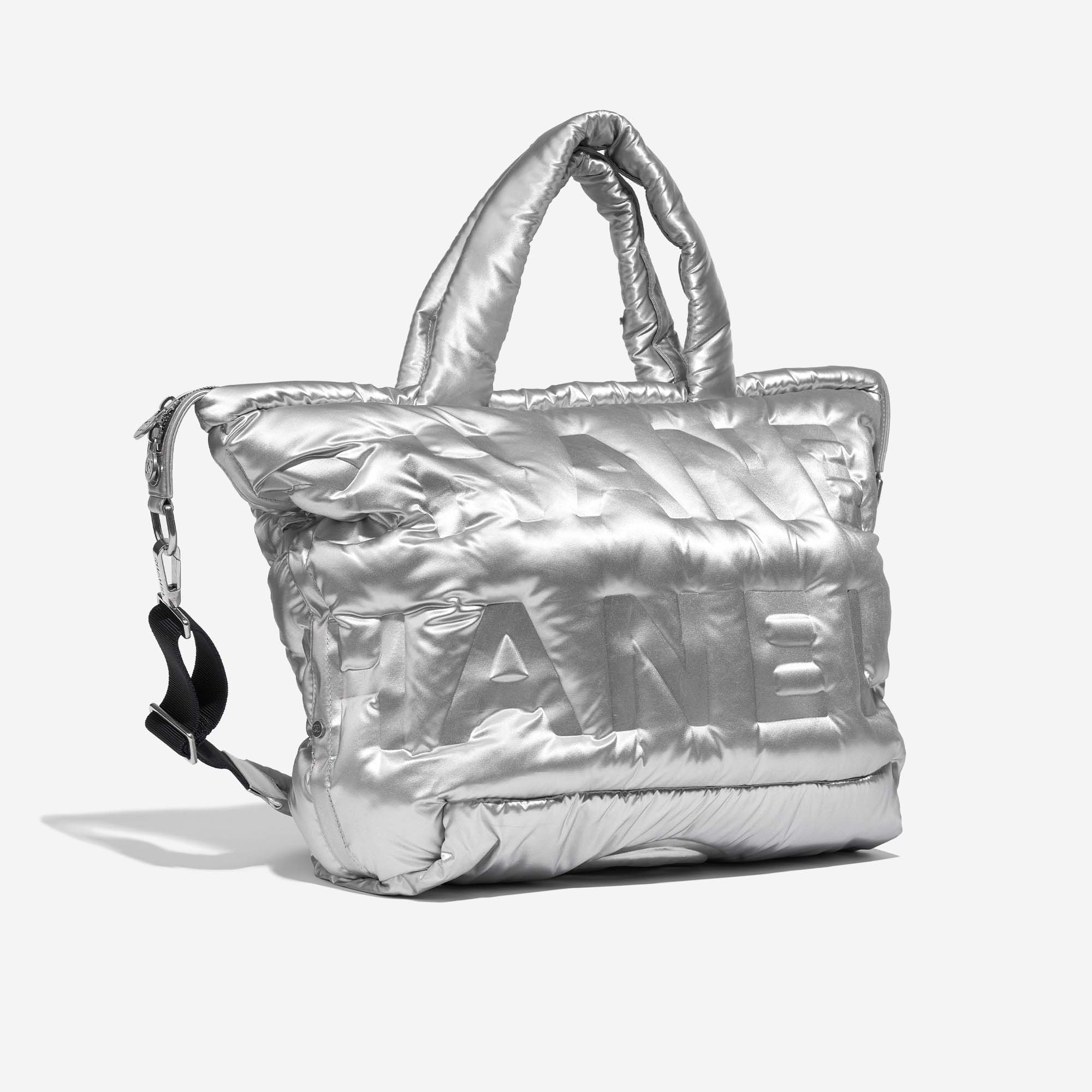 Chanel ShoppingTote Silver Side Front | Verkaufen Sie Ihre Designer-Tasche auf Saclab.com