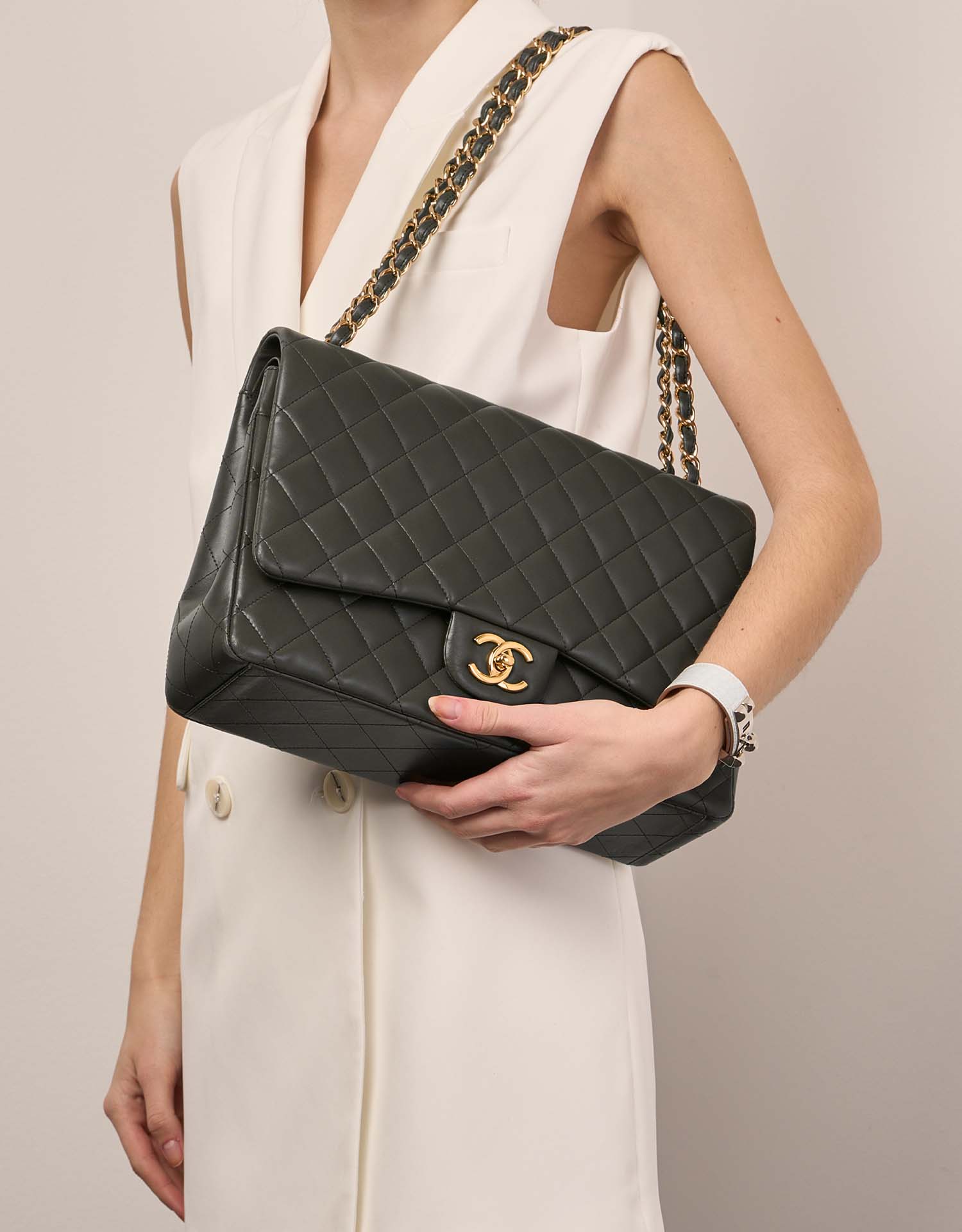 Chanel Timeless Maxi Khaki Tailles Porté | Vendez votre sac de créateur sur Saclab.com