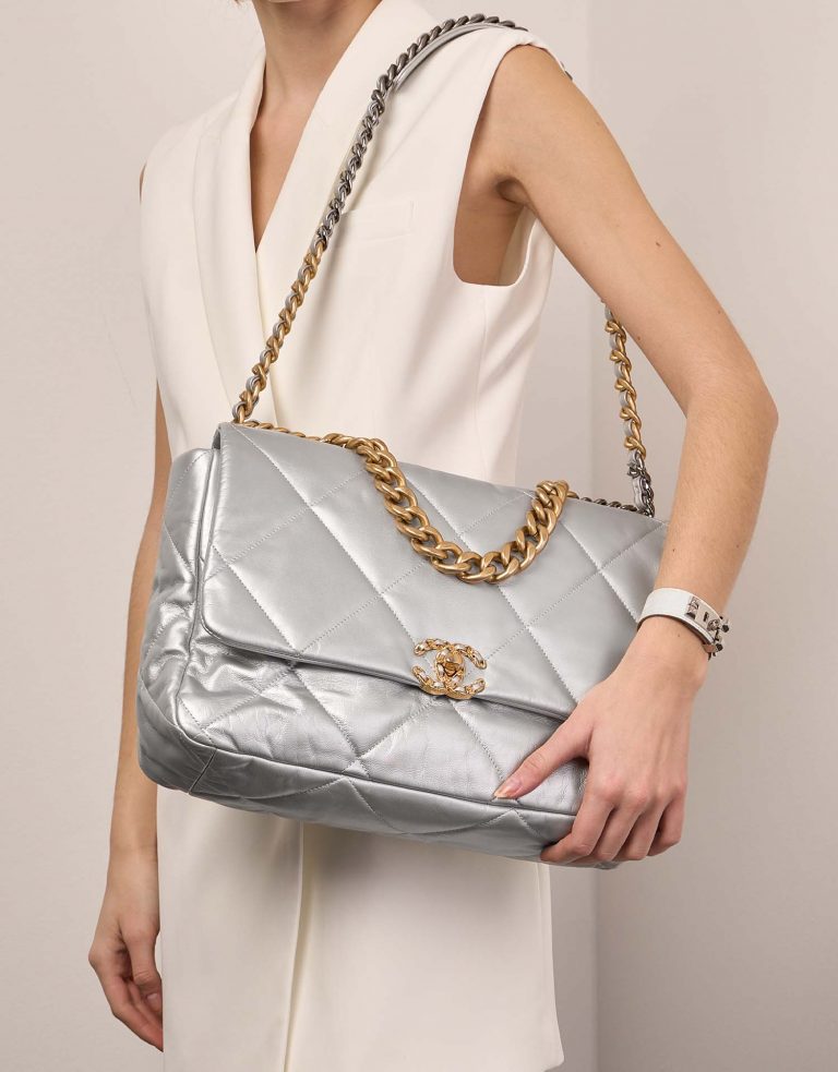 Pre-owned Chanel bag 19 Maxi Lamb Silver Silver Front | Sell your designer bag on Saclab.com