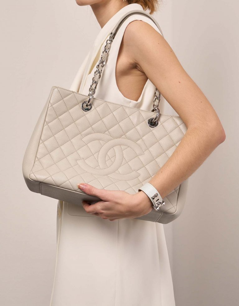 Sac Chanel d'occasion Shopping Tote GST Caviar Cream Beige Front | Vendez votre sac de créateur sur Saclab.com