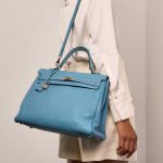 Hermès Kelly 35 BlueJean Sizes Worn | Sell your designer bag on Saclab.com