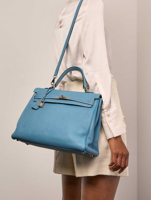 Hermès Kelly 35 BlueJean Sizes Worn | Sell your designer bag on Saclab.com