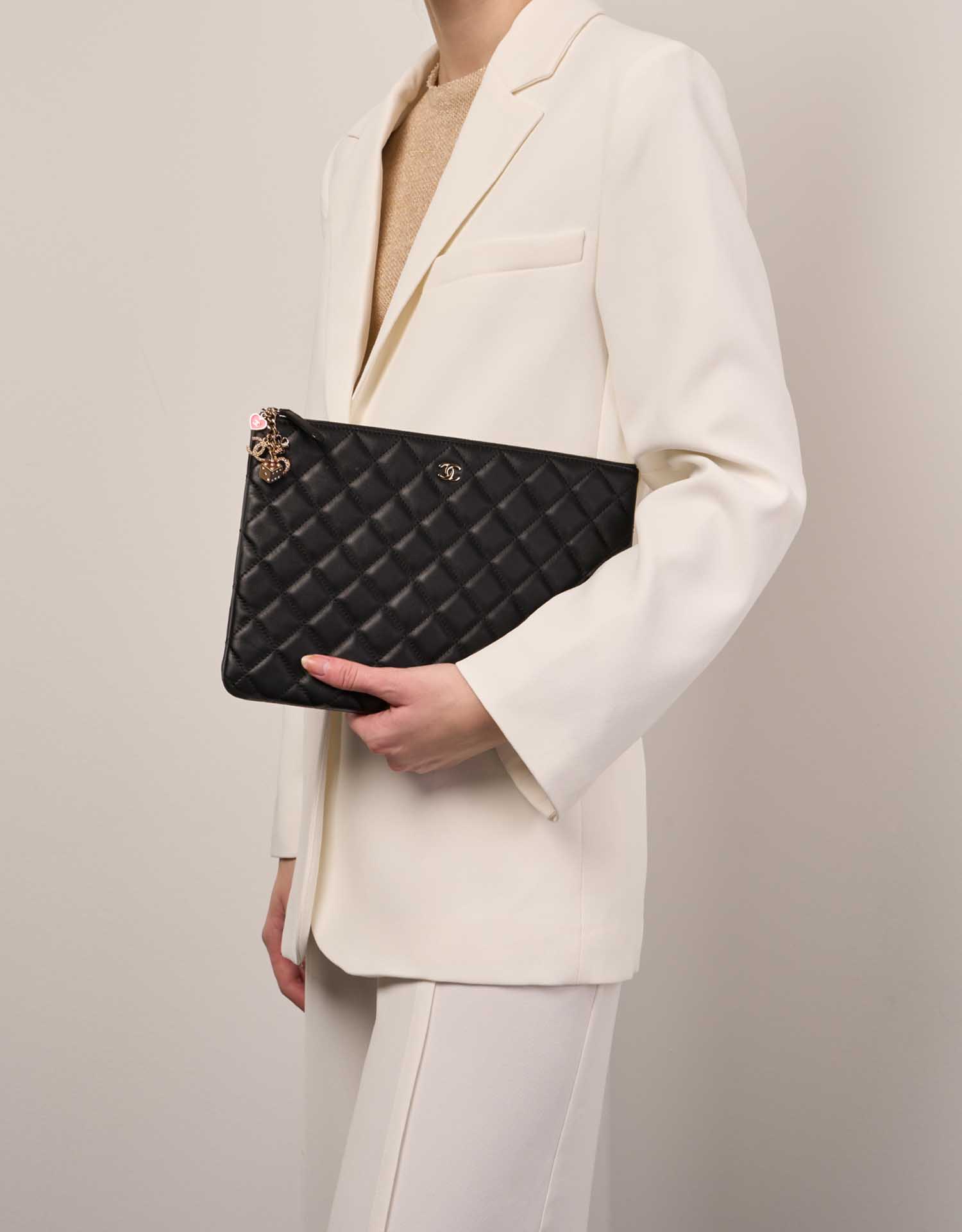 Chanel Classique Pochette Noir Tailles Portées | Vendez votre sac de créateur sur Saclab.com