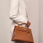 Hermès Kelly 32 Gold Sizes Worn | Sell your designer bag on Saclab.com