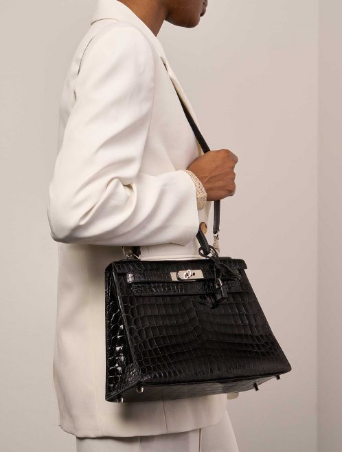 Hermès Kelly 28 Black Sizes Worn | Sell your designer bag on Saclab.com
