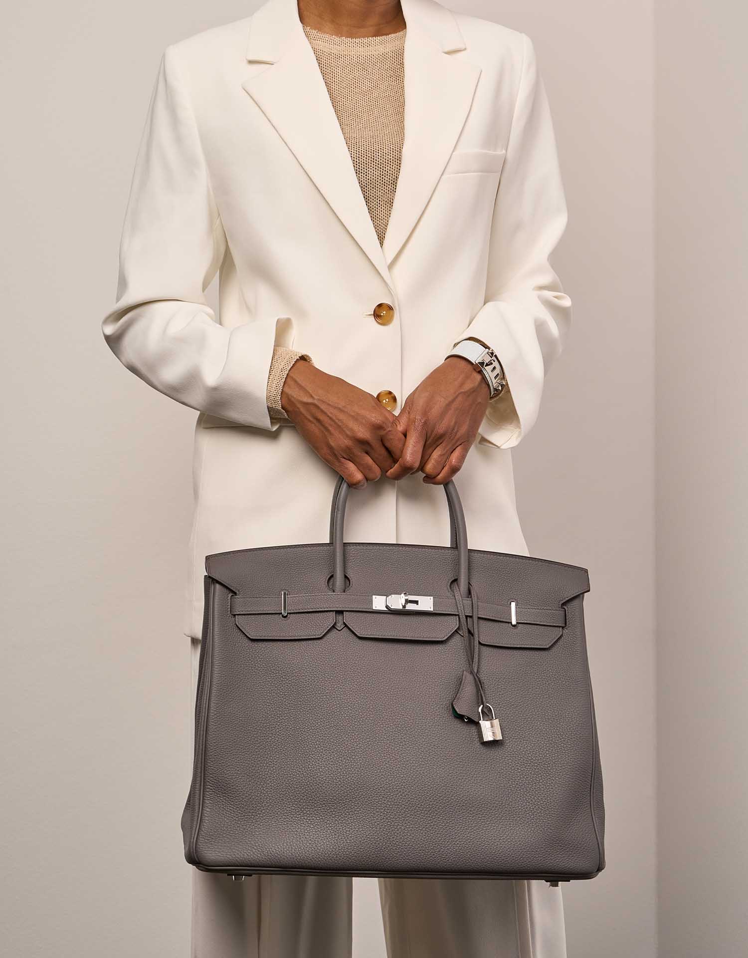 Hermès BirkinHSS 40 Etain-Malachite Sizes Worn | Sell your designer bag on Saclab.com