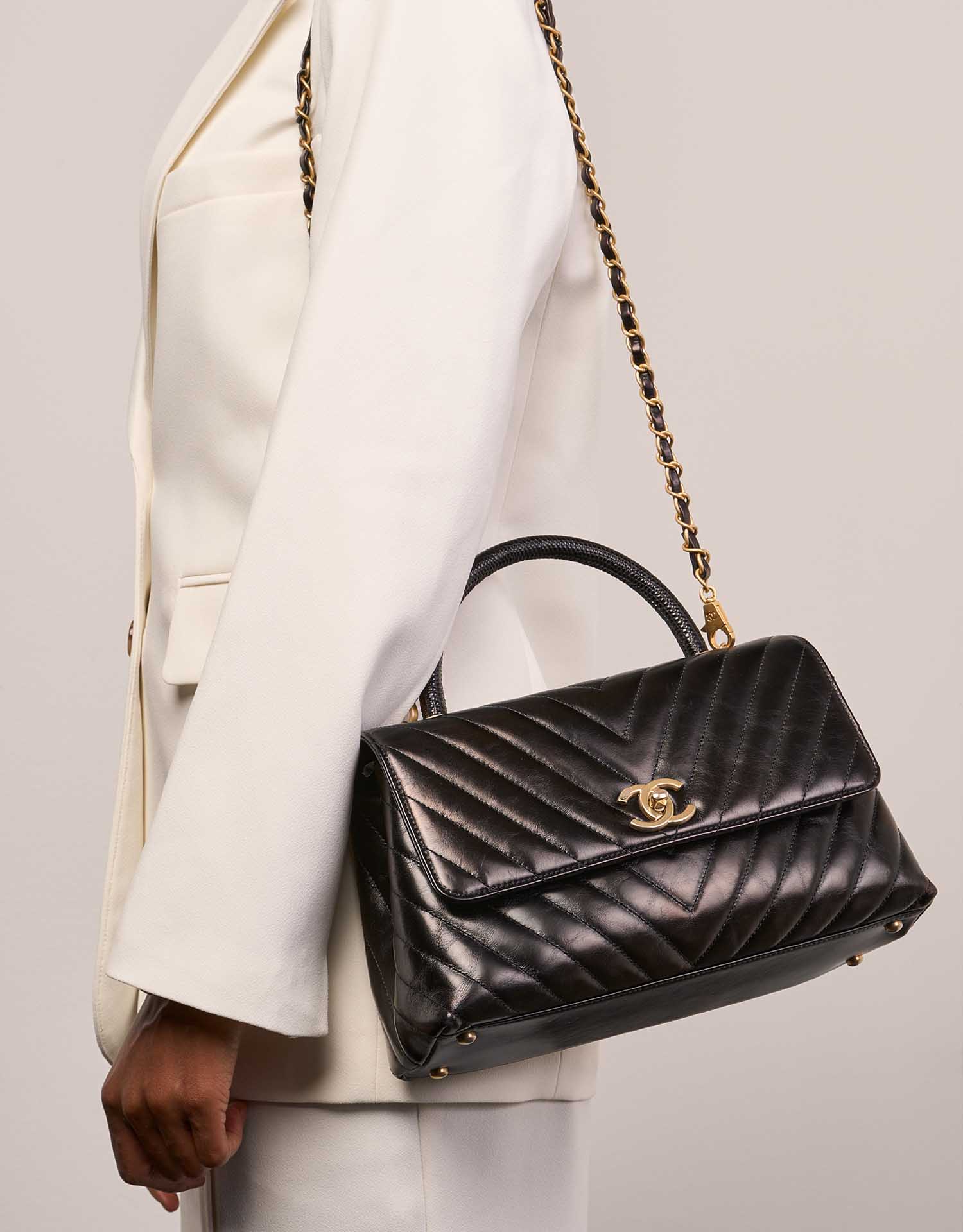 Chanel TimelessHandle Medium Black Sizes Worn | Sell your designer bag on Saclab.com