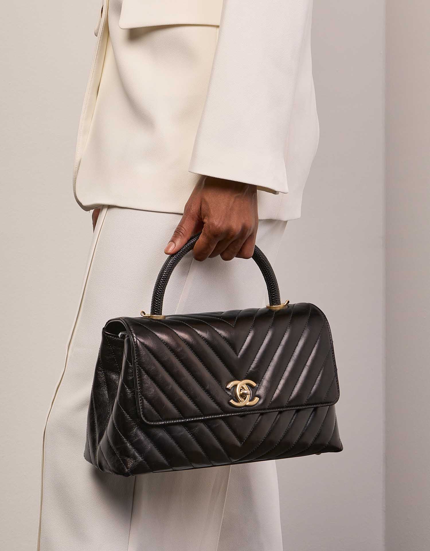 Chanel TimelessHandle Medium Black Sizes Worn| Sell your designer bag on Saclab.com