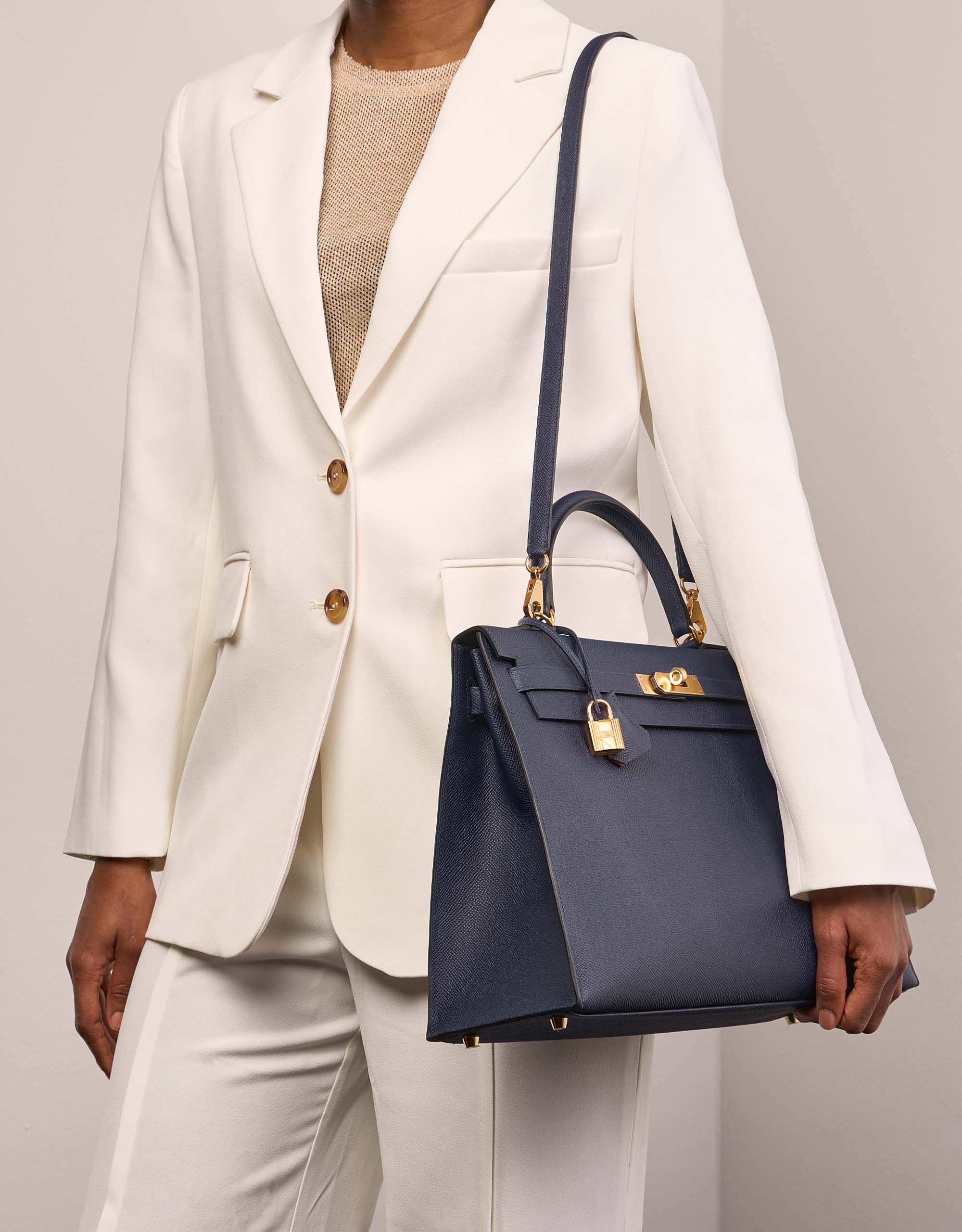 Pre-owned Hermès bag Kelly 35 Epsom Bleu Saphir / Geranium Blue | Sell your designer bag on Saclab.com
