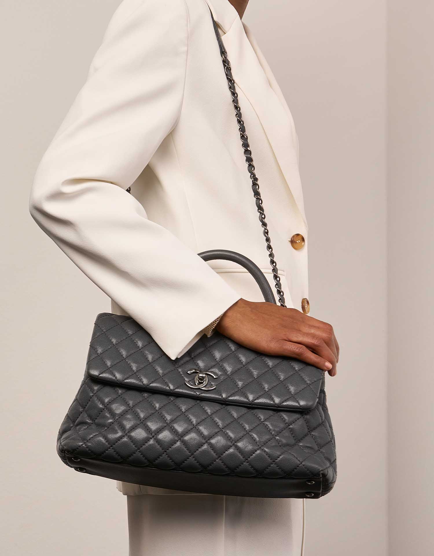 Pre-owned Chanel bag Timeless Handle Large Caviar Grey Grey | Sell your designer bag on Saclab.com