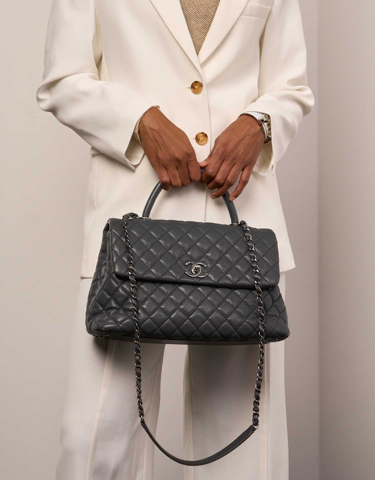 Chanel TimelessHandle Large Grey Sizes Worn| Sell your designer bag on Saclab.com
