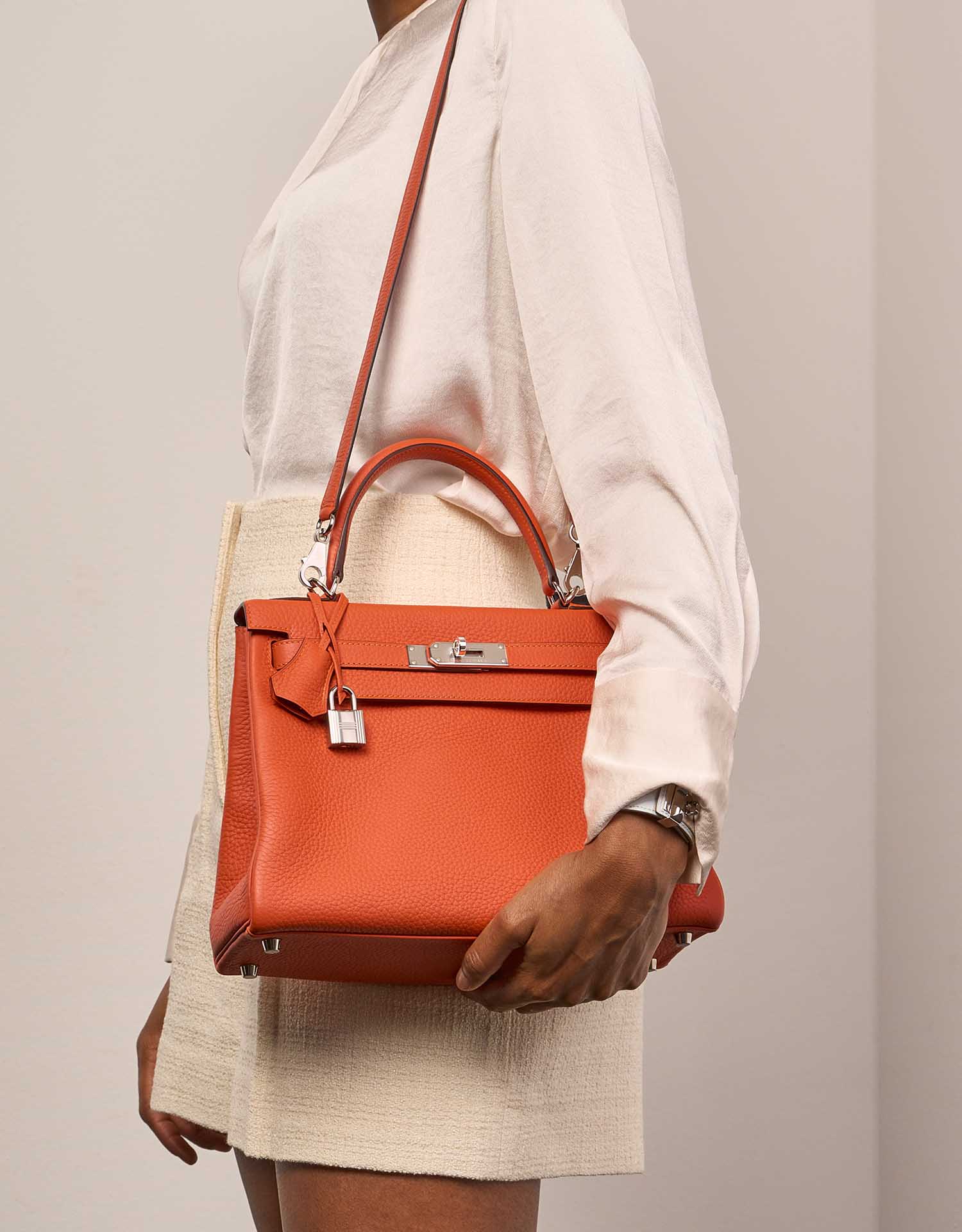 Hermès Kelly 28 Feu Tailles Porté | Vendez votre sac de créateur sur Saclab.com