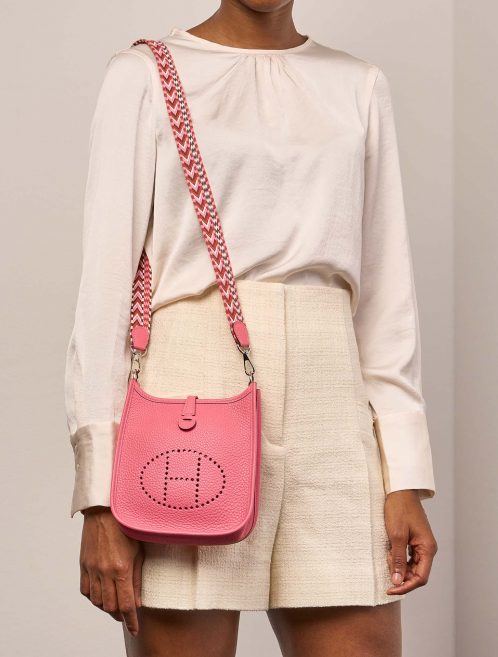 Hermès Evelyne 16 RoseAzalee Tailles Porté | Vendez votre sac de créateur sur Saclab.com