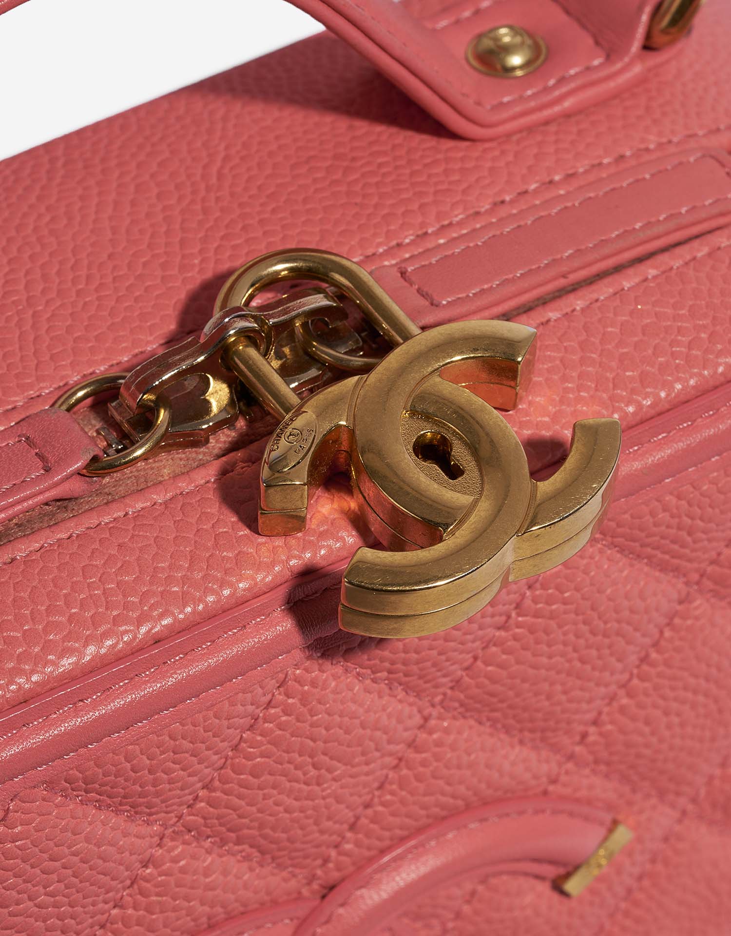 Chanel Vanity Medium Pink Closing System  | Sell your designer bag on Saclab.com