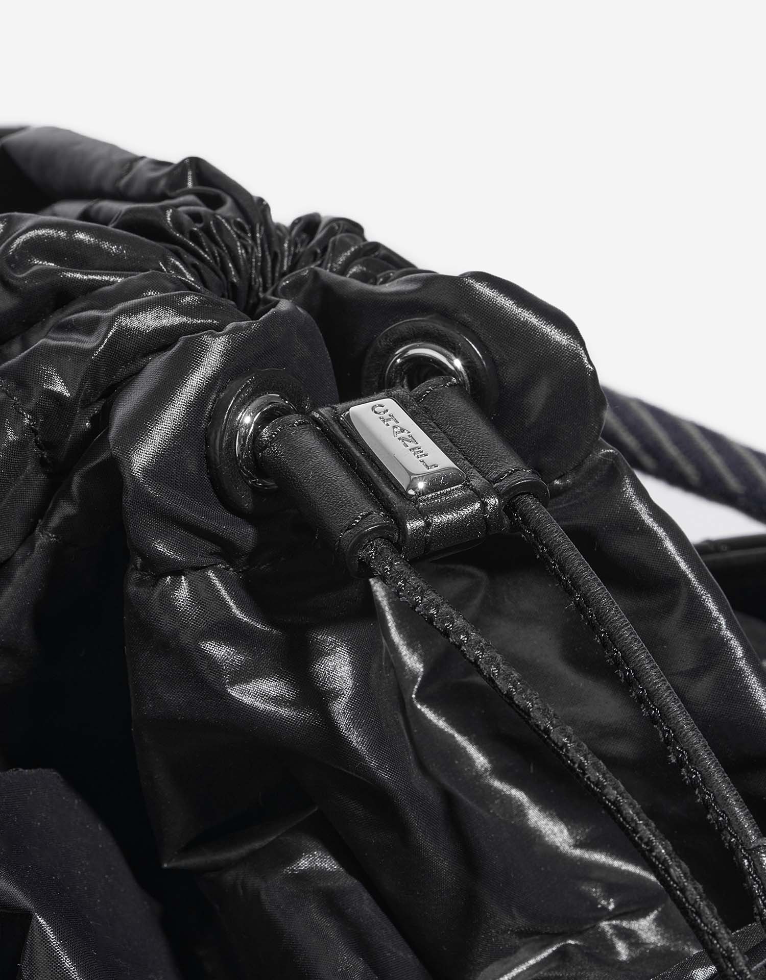 Chanel Rucksack Blau-Schwarz Verschluss-System | Verkaufen Sie Ihre Designer-Tasche auf Saclab.com