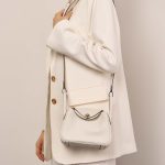 Hermès Lindy 20Mini Nata Sizes Worn | Sell your designer bag on Saclab.com