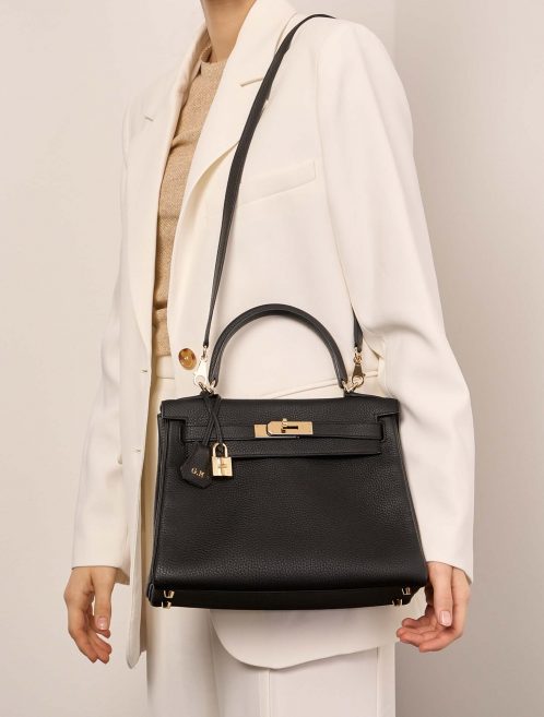 Hermès Kelly 28 Noir-Trench Tailles Porté | Vendez votre sac de créateur sur Saclab.com