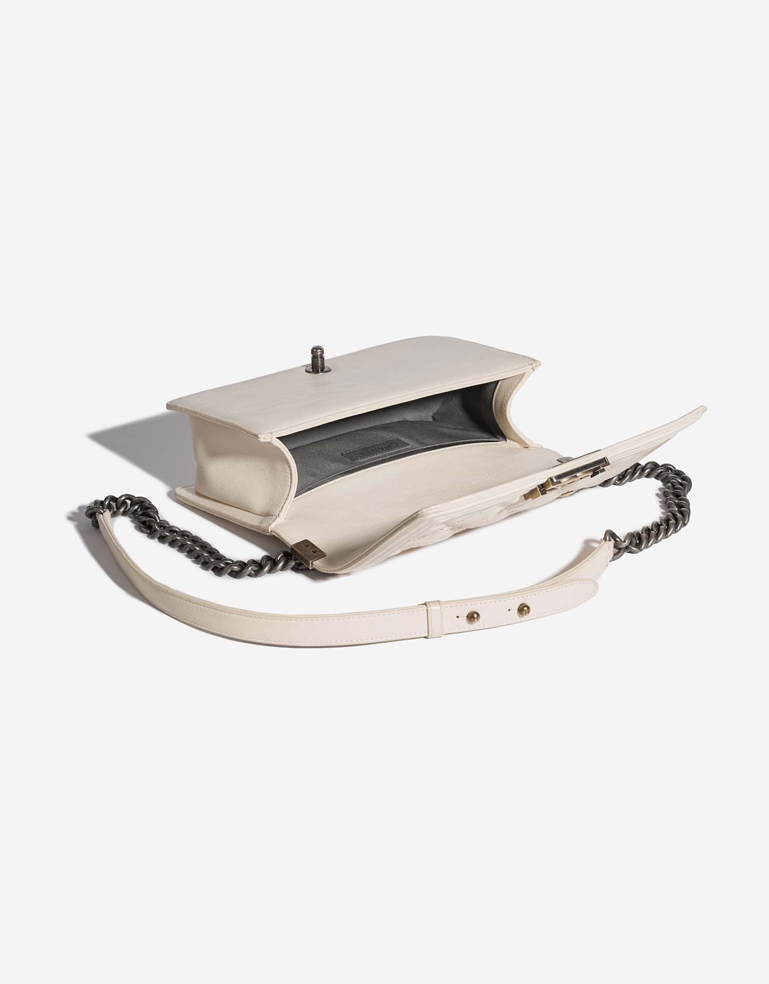 Chanel Boy OldMedium Beige Inside  | Sell your designer bag on Saclab.com