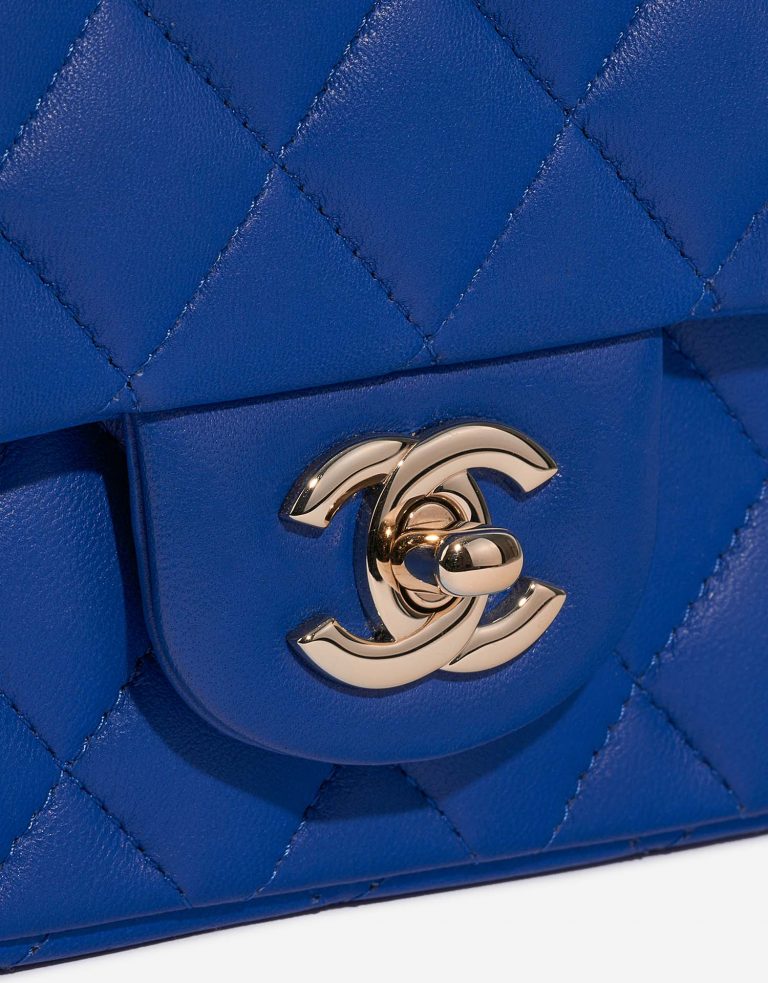 Chanel Timeless MiniSquare ElectriqueBlue Closing System  | Sell your designer bag on Saclab.com