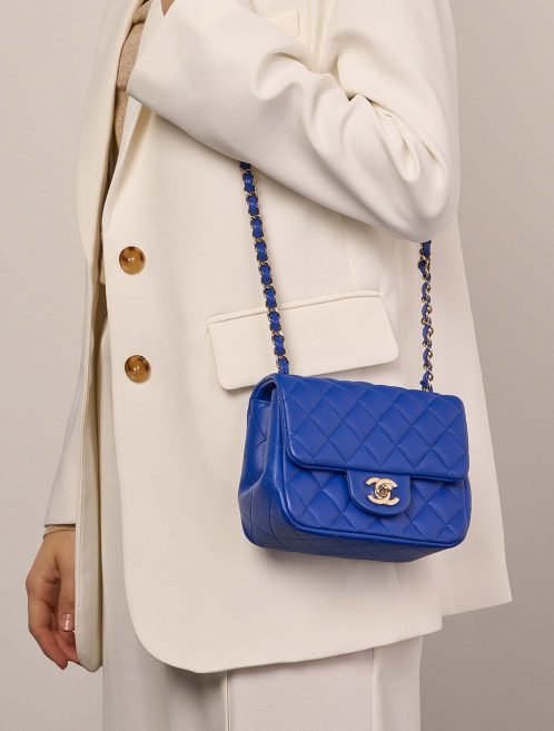 Chanel Timeless MiniSquare ElectriqueBlue Sizes Worn | Sell your designer bag on Saclab.com