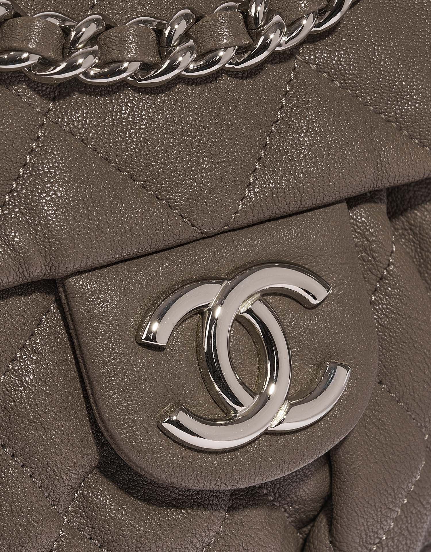 Chanel ChainAround Taupe Closing System  | Sell your designer bag on Saclab.com