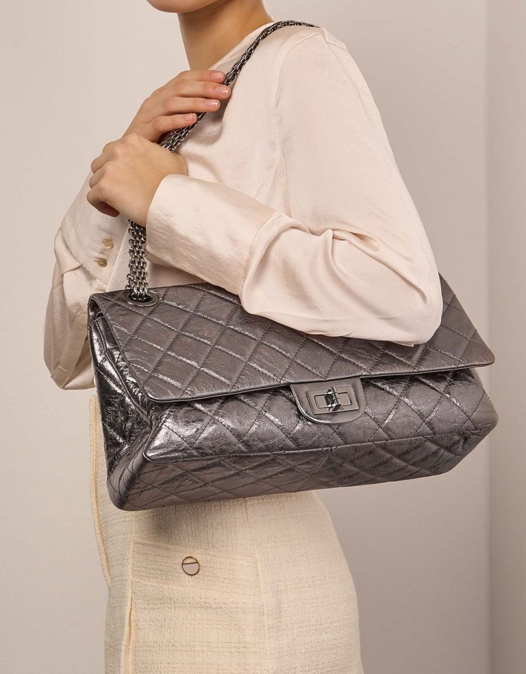 Chanel 255Reissue 228 Silver Front  | Sell your designer bag on Saclab.com