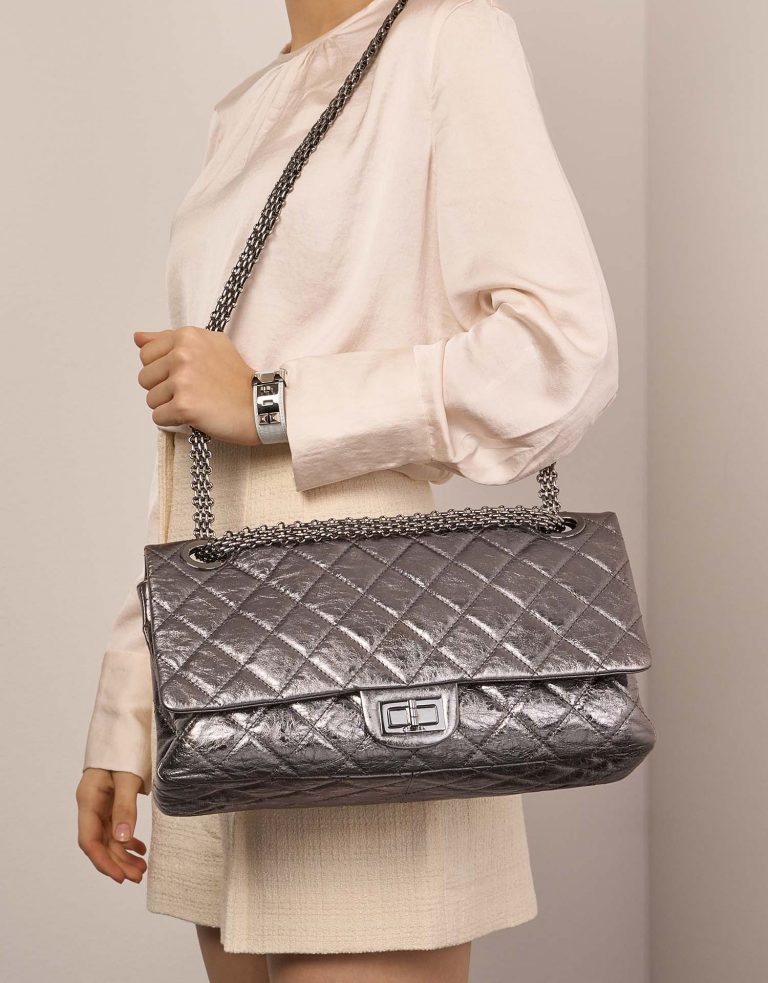 Chanel 255Reissue 228 Silver Sizes Worn| Sell your designer bag on Saclab.com