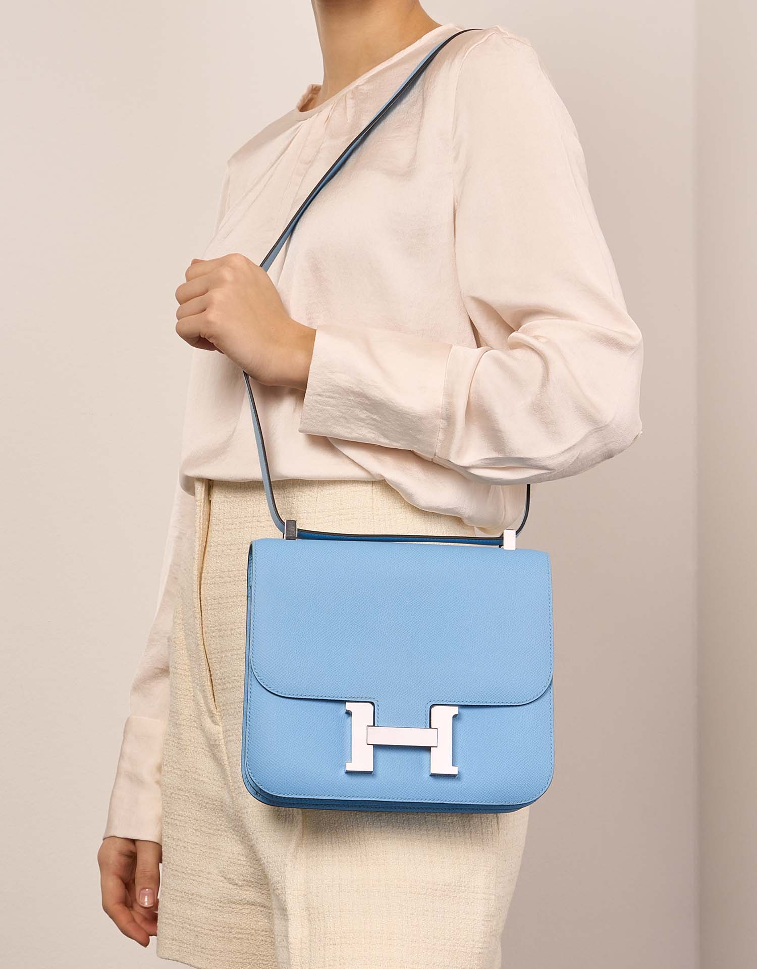 Hermès Constance 24 Celeste Sizes Worn | Sell your designer bag on Saclab.com