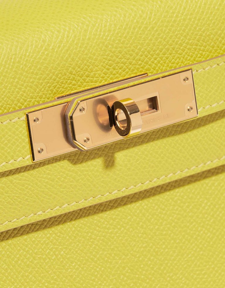 Hermès Kelly 28 Lime Closing System  | Sell your designer bag on Saclab.com