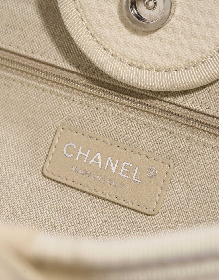 Chanel Deauville Medium Beige-Weißes Logo | Verkaufen Sie Ihre Designer-Tasche auf Saclab.com