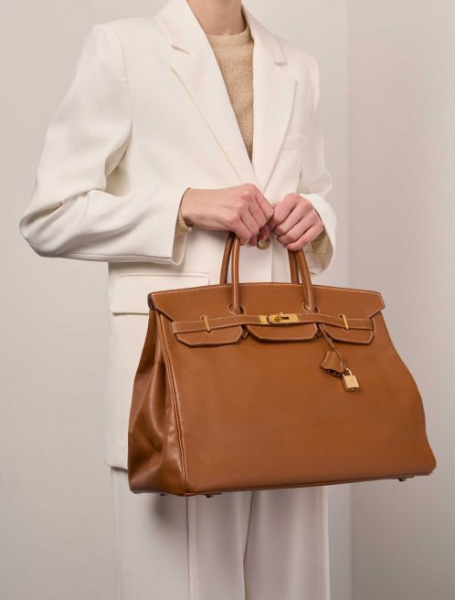 Hermès Birkin 40 gold Sizes Worn | Sell your designer bag on Saclab.com