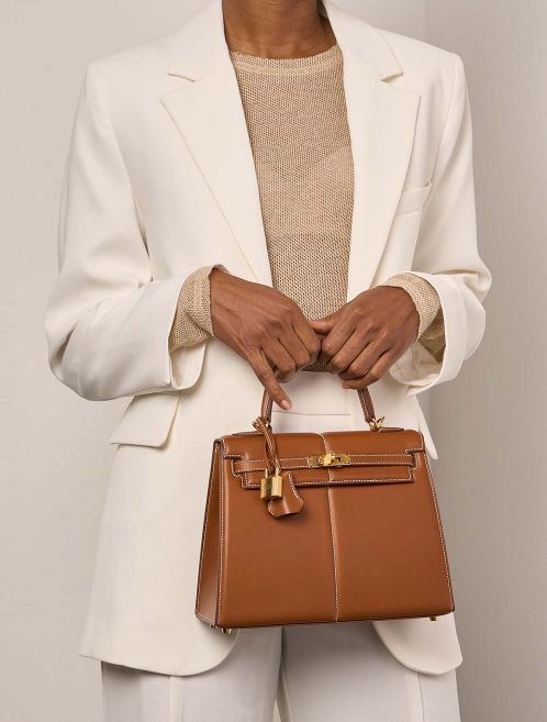 Hermès KellyPadded 25 Fauve Tailles Porté | Vendez votre sac de créateur sur Saclab.com