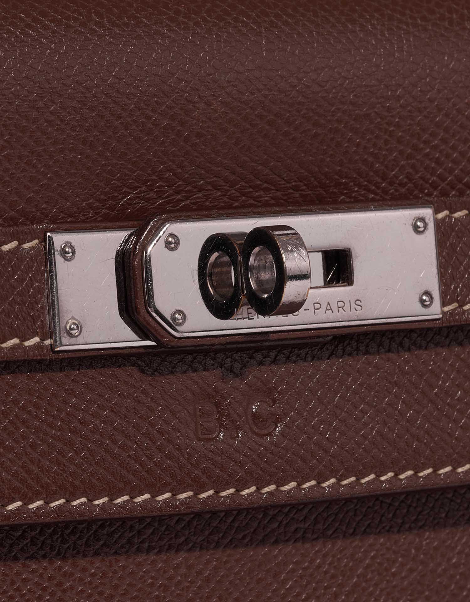 Hermès Kelly 35 Brulee Verschluss-System | Verkaufen Sie Ihre Designer-Tasche auf Saclab.com