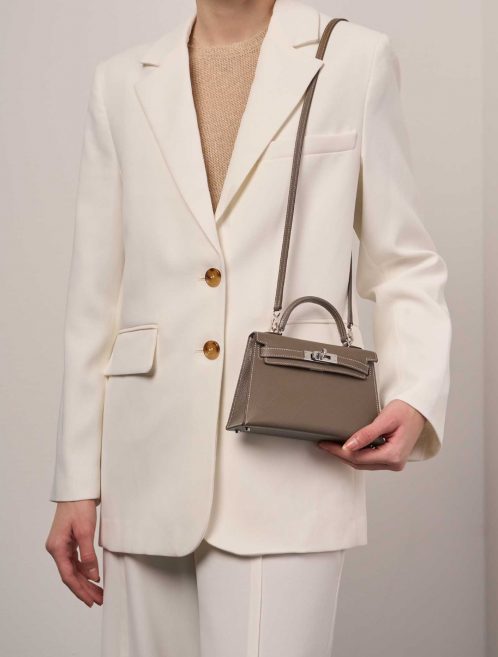 Hermès Kelly Mini Étoupe Tailles Porté | Vendez votre sac de créateur sur Saclab.com