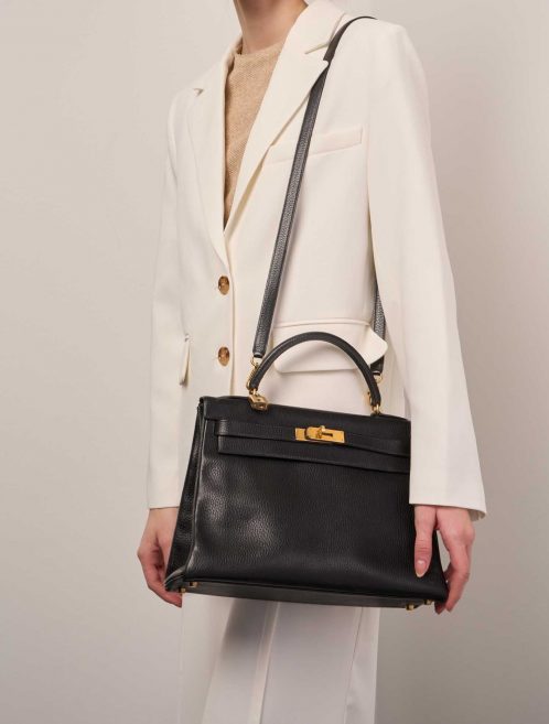 Hermès Kelly 32 Black Sizes Worn | Sell your designer bag on Saclab.com