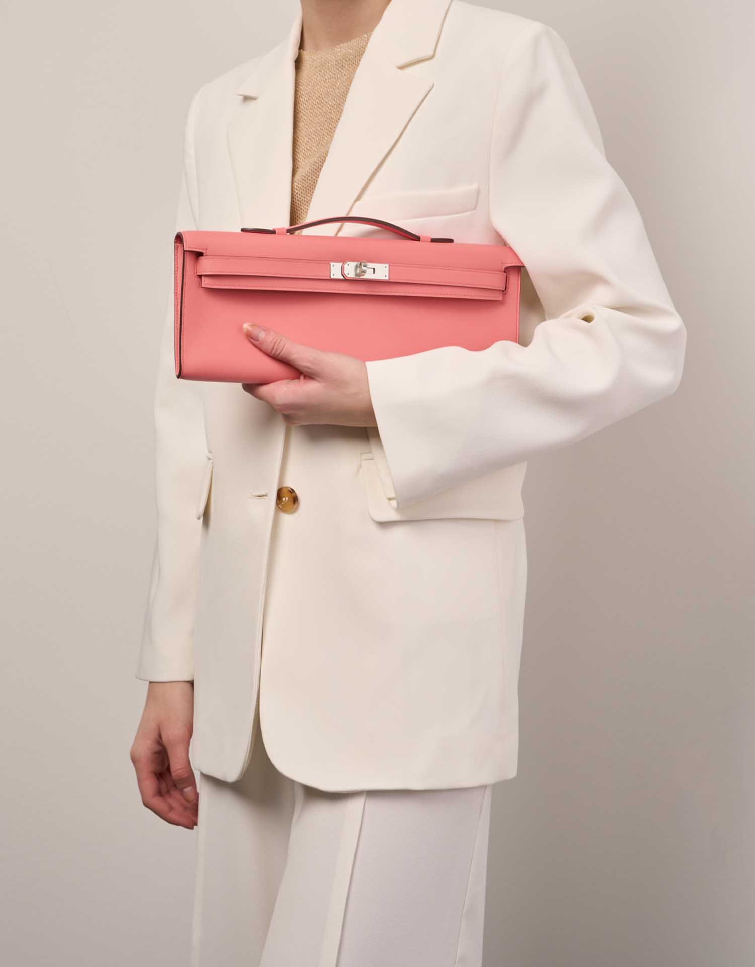 Hermès KellyCutClutch RosedEte Sizes Worn | Sell your designer bag on Saclab.com
