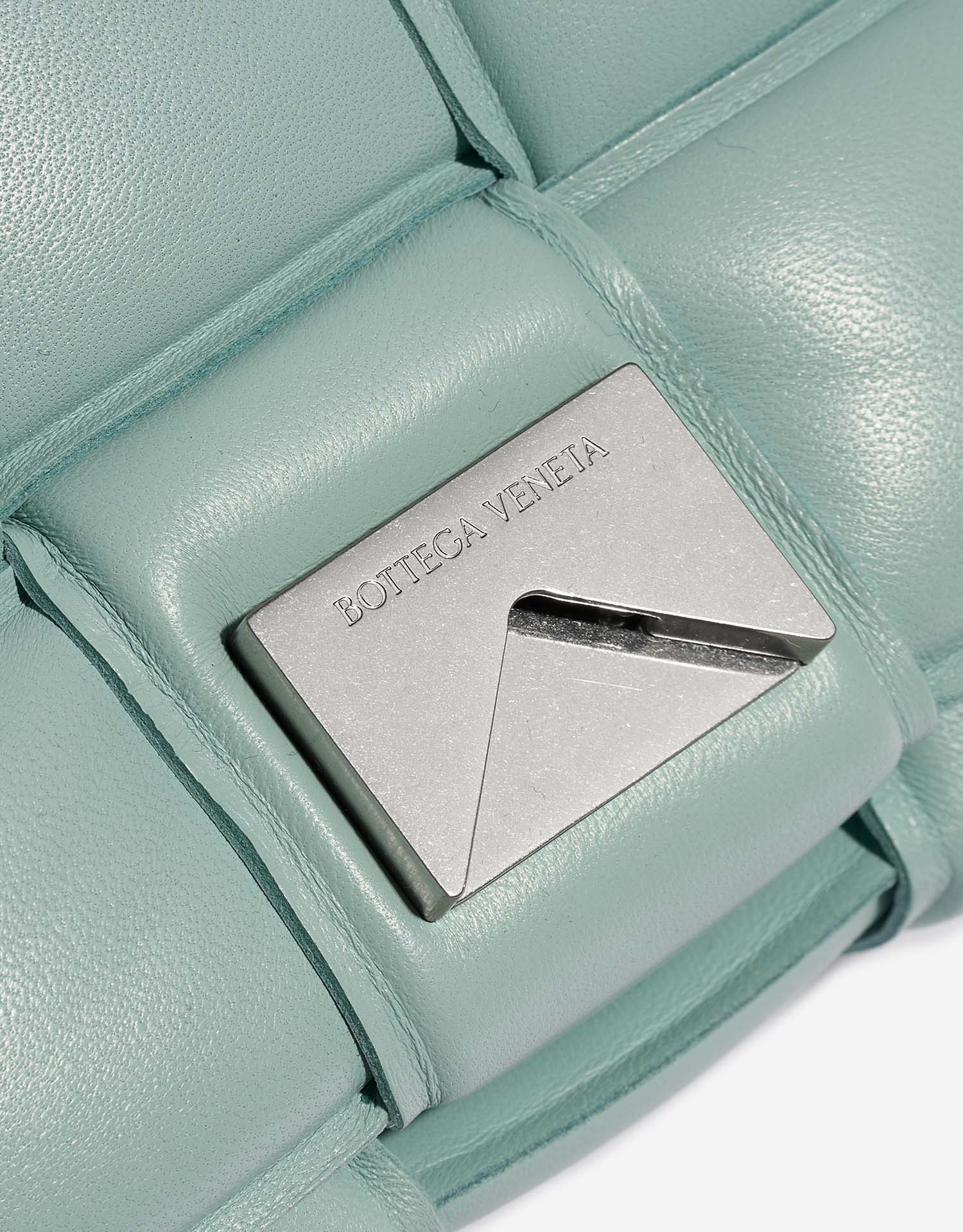 BottegaVeneta Cassette Turquoise Closing System  | Sell your designer bag on Saclab.com