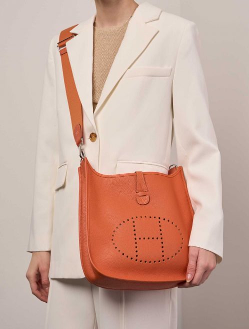 Hermès Evelyne 29 OrangeH Tailles Porté | Vendez votre sac de créateur sur Saclab.com
