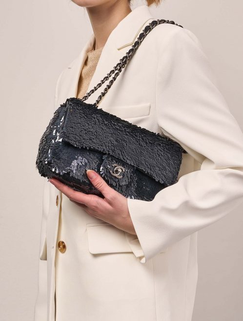 Chanel Timeless Medium DarkBlue Sizes Worn | Sell your designer bag on Saclab.com