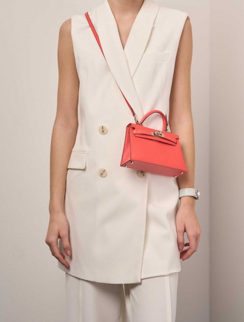 Hermès Kelly Mini RoseTexas Tailles Porté | Vendez votre sac de créateur sur Saclab.com