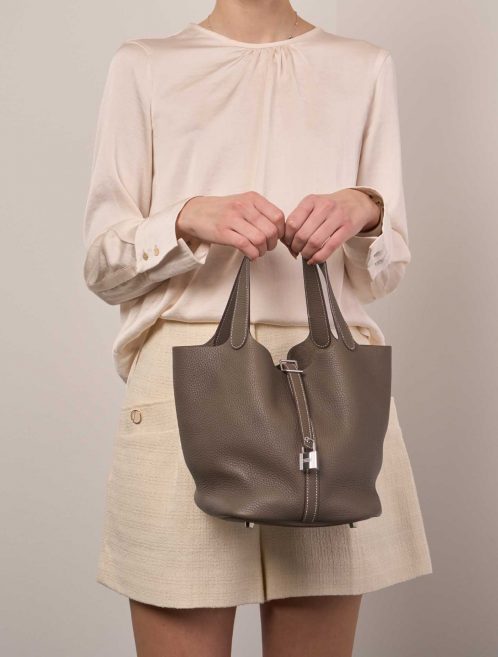 Hermès Picotin 22 Etoupe Sizes Worn | Sell your designer bag on Saclab.com