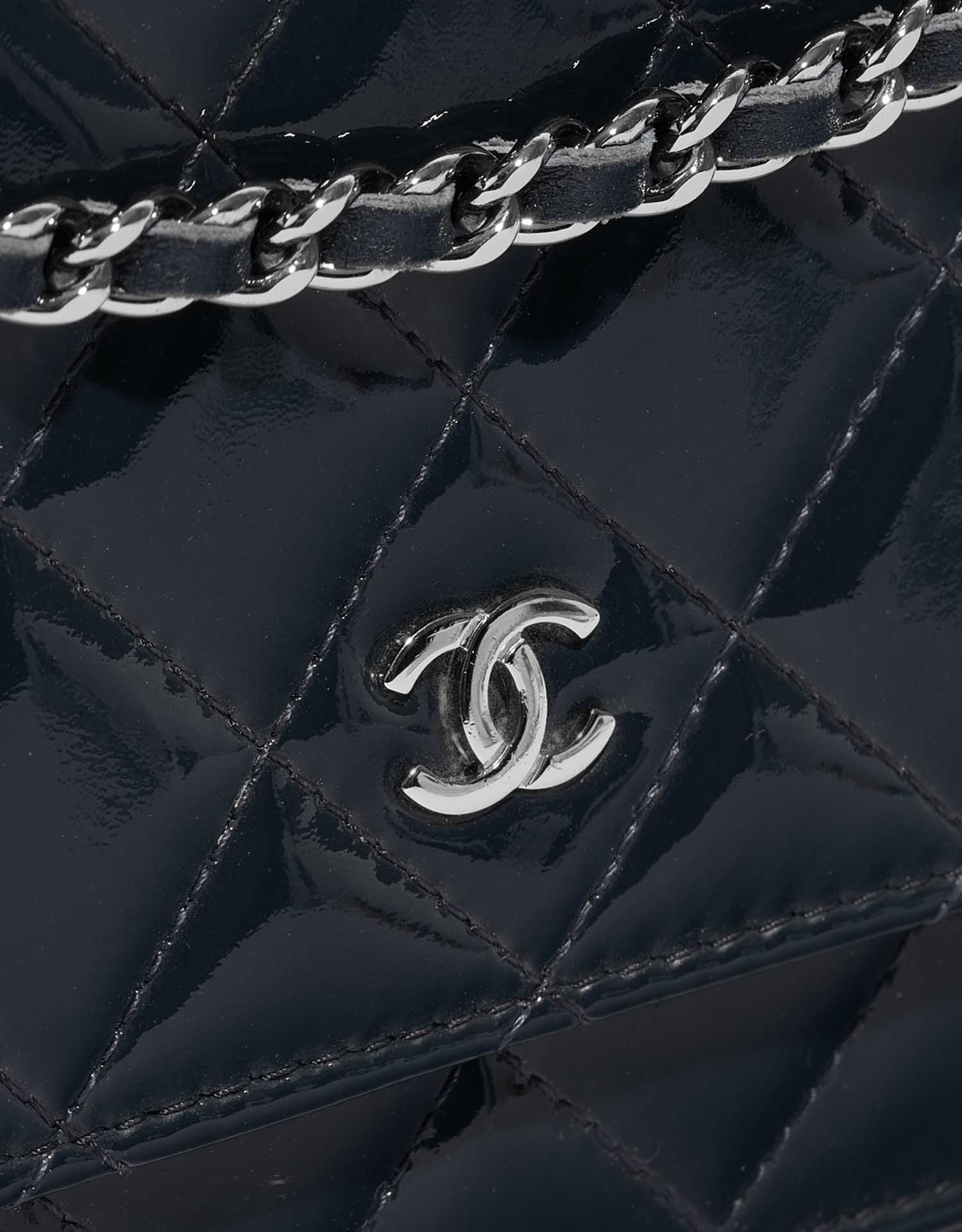 Chanel Timeless WOC DarkBlue Verschluss-System | Verkaufen Sie Ihre Designer-Tasche auf Saclab.com